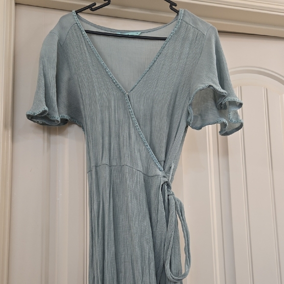 Elegant Blue Wrap Dress - Picture 3 of 4